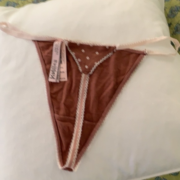 Victorias secret V-string - Picture 2 of 3
